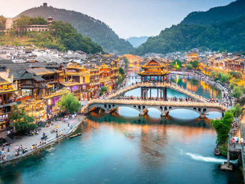 Tour Hà Nội | Ân Thi | Phượng Hoàng Cổ Trấn | Trương Gia Giới | Thất Tinh Sơn Hoặc Thiên Môn Sơn