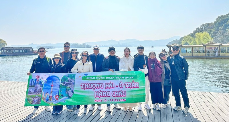 Đoàn khách du lịch tại Đất Việt Tour